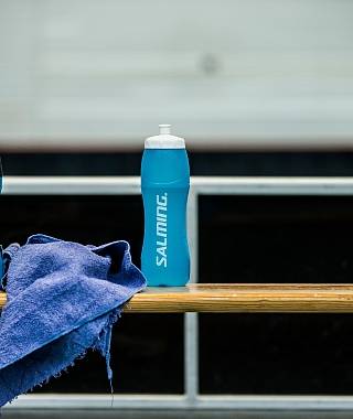 Header Trainingszeiten Bank Trinkflasche